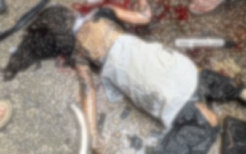 KokluDegisim's tweet photo. Garantörler İzliyor, Gazze'de Katliam Sürüyor

İşgalci ‘İsrail', Gazze'de Biri Çocuk 5 Müslümanı Katletti

Katar, Mısır ve Türkiye’nin garantörü olduğu Trump’ın ateşkes planına rağmen işgalci ‘İsrail’ ordusunun Gazze Şeridi'nin kuzey ve orta kesimlerinde düzenlediği saldırılarda, aralarında bir baba ile okula başlayan kızının da bulunduğu 5 Filistinli şehit edildi, çok sayıda Müslüman yaralandı.

9 yaşındaki Vefa Akile, heyecanla beklediği ilk okul gününde işgalci ‘İsrail'in hava saldırısında yaşamını yitirdi.

Öte yandan Gazze’nin doğusundaki Zeytun mahallesindeki evlerin enkazının altından çıkarılan 100'den fazla Müslümanın naaşı, cenaze namazının ardından defnedildi.
