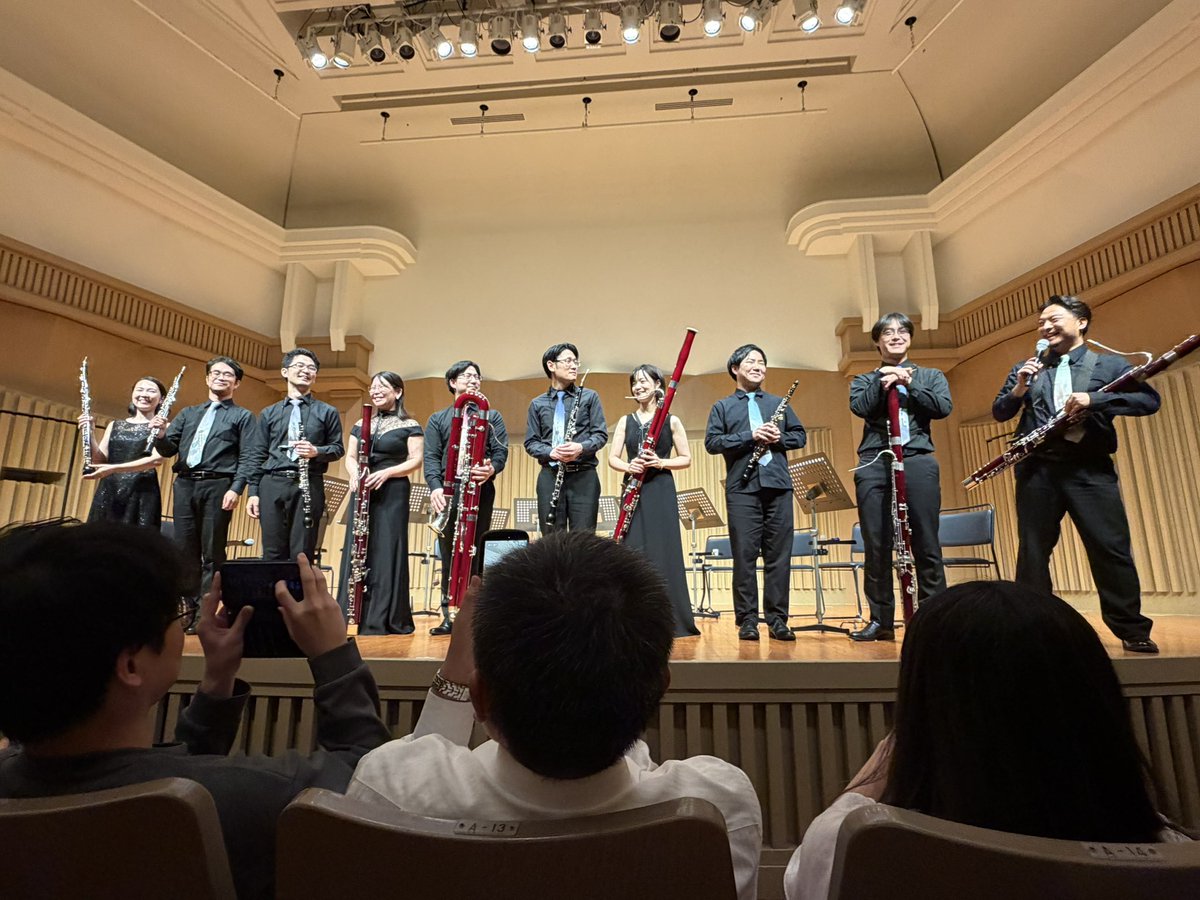 yamamoboe2's tweet photo. 相変わらずの超絶技巧。
そうです、ファゴット、オーボエはカッコいいんです！

ブルースカイのトリオがとっても爽やか。
バンブーチャイムならぬケーンチャイムのシュールさ笑
3ジャポはイケてた。
吹奏楽部ならわかる1部最後のコンクール演出。

素晴らしかった〜！

 #東京ダブルリード本舗 https://t.co/AuczGqx1Ot
