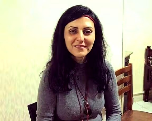 ThunderHunterV's tweet photo. گلرخ ایرایی، فعال حقوق بشر و از مخالفان مجازات اعدام، در جنبش #زن_زندگی_آزادی از اعتراضات حمایت کرد و در جریان آن بازداشت و زندانی شد.

او از داخل زندان نیز علیه سرکوب معترضان و اعدام‌ها موضع گرفت و صدای زندانیان سیاسی بود.

#رهبران_ما https://t.co/Cu24YB506k