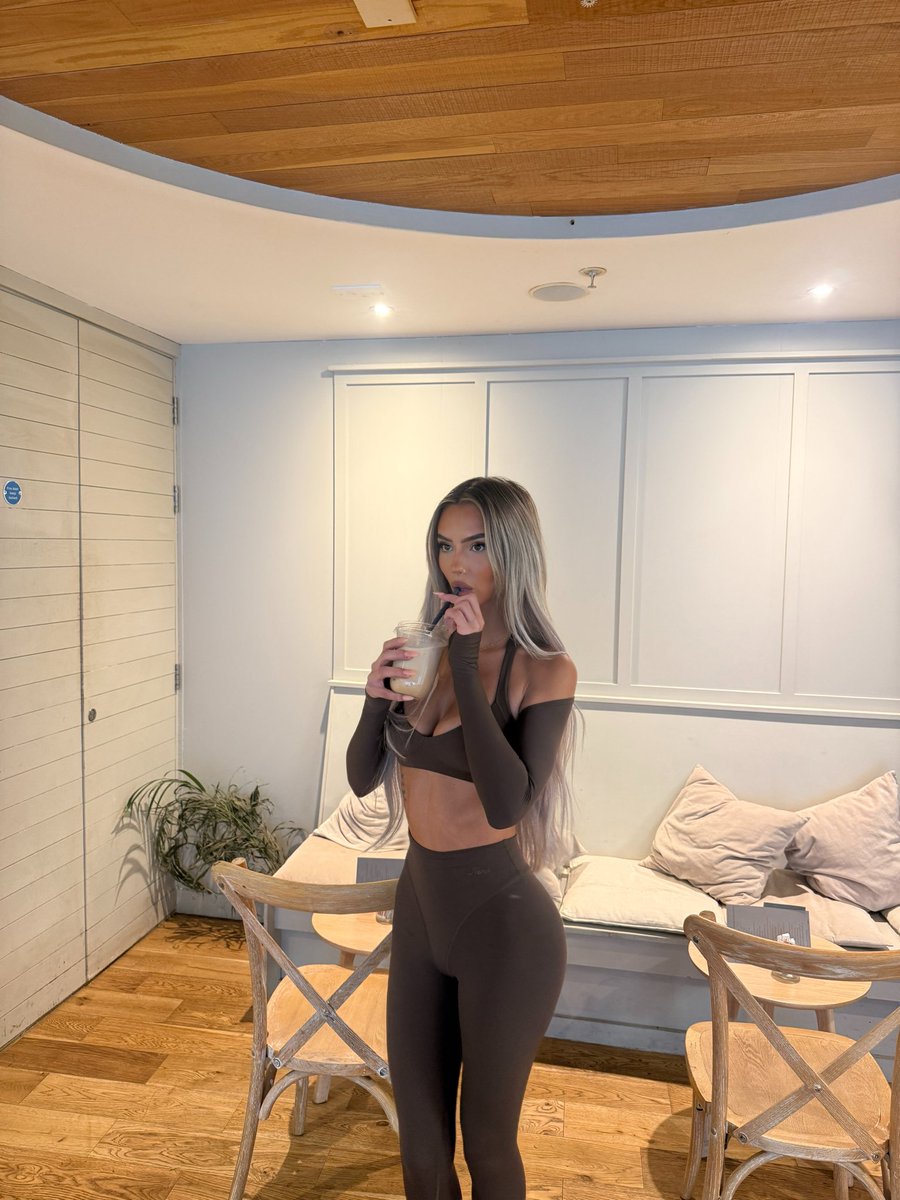 abbeyxem's tweet photo. coffee is the way to my heart https://t.co/T3fzpc2Sip