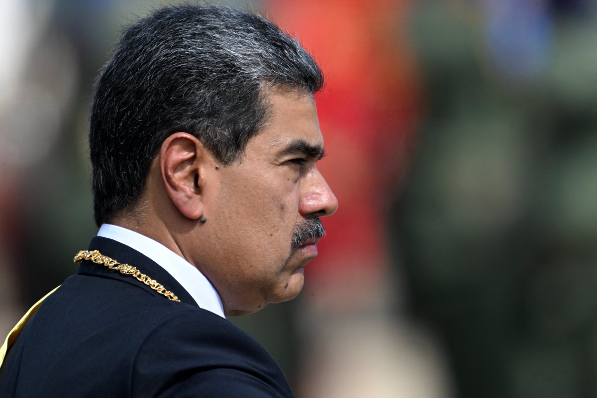 ArmandoInfo's tweet photo. El entorno de Nicolás Maduro hizo negocios millonarios con el crudo venezolano hasta los meses previos a su captura y antes del bloqueo naval norteamericano en el Caribe. Ramón Carretero Napolitano fue clave en estas operaciones👇🏻
https://t.co/tYYVEImITH https://t.co/2oWAbrh2OU