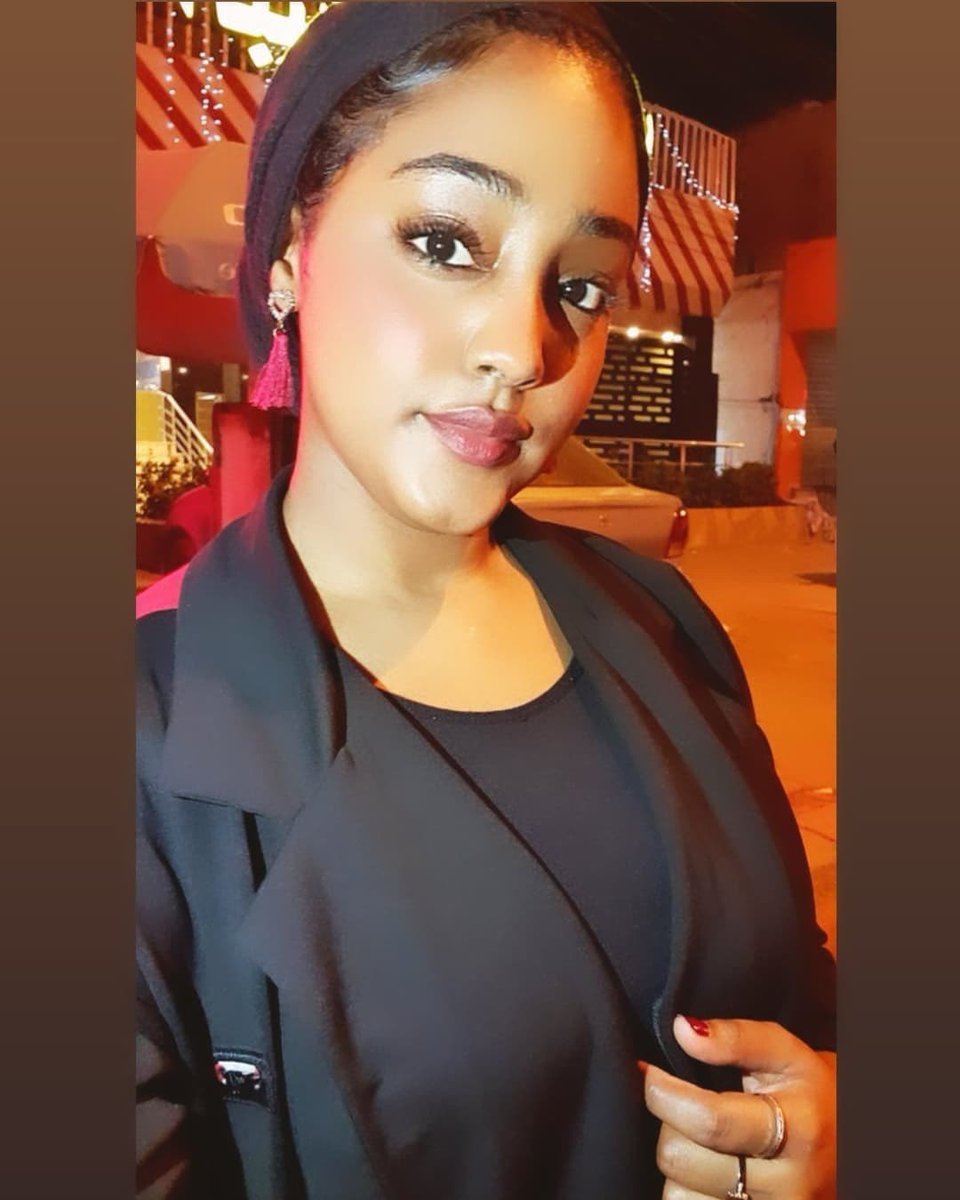 _Meemerh_'s tweet photo. Hi, Im single 😭 https://t.co/B710P2jo4k