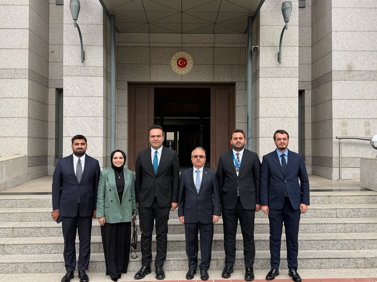 avyusufibis's tweet photo. 📍 Azerbaycan, Bakü 

Büyükelçimiz Sayın Prof. Dr. Birol Akgün’ü ziyaret ettik.

Nazik misafirperverlikleri ve hoş sohbetleri için teşekkür ediyorum. https://t.co/GtTC1Hw0wo