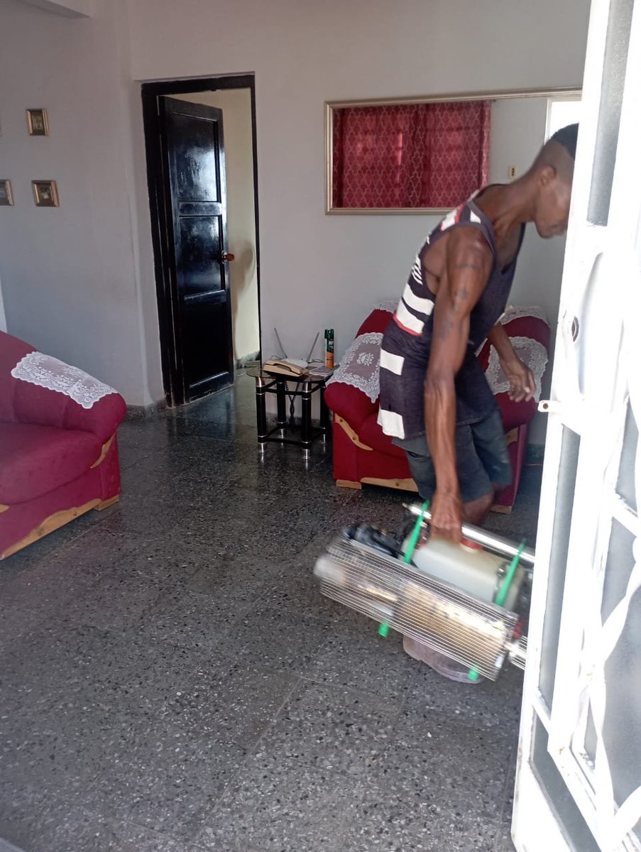 IvisCasteleiro's tweet photo. Acciones de adulticida Intradomiciliar en el Área de Salud Grimau. ZD Poey en la prevencion de las Arbovirosis. #LaHabanaEsSalud. #CubaPorLaSalud. https://t.co/kv2EeXfhvU
