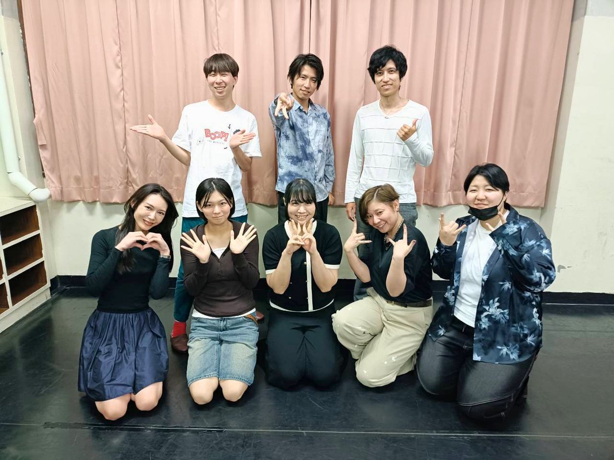 GEZELLIGstudio's tweet photo. ¸¸.•*¨*本格始動*¨*•.¸¸🖋

一昨日は『手紙』出演者の顔合わせでした！
一部メンバーは欠席でしたが、いよいよ『手紙』始動です。
ここから本番まで、キャスト・スタッフ一丸となって素敵な舞台を創り上げます！
今後の投稿もお楽しみに🕊

▼予約フォーム
https://t.co/GK6WH1nQmT

#GEZELLIG_手紙 https://t.co/XN4uv7K37h