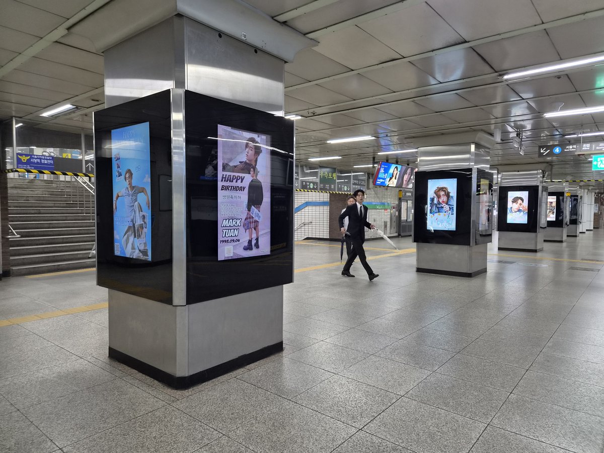 fanlaboratory's tweet photo. #MarkTuan #段宜恩 #มาร์คต้วน
#마크 #마크투안 #GOT7 #갓세븐
#MarkTuanBirthdayProject

🎂 MARK TUAN BIRTHDAY PROJECT IN SEOUL 🎊

마크의 생일을 축하하는 광고가 사당역에서 송출 중입니다! 🐰💚

📍서울 지하철 2호선 사당역 디지털포스터
🗓 26.9.01–9.15

@karakatemt
@marktuan 
@DNAmngmnt https://t.co/IY48HHHRvf