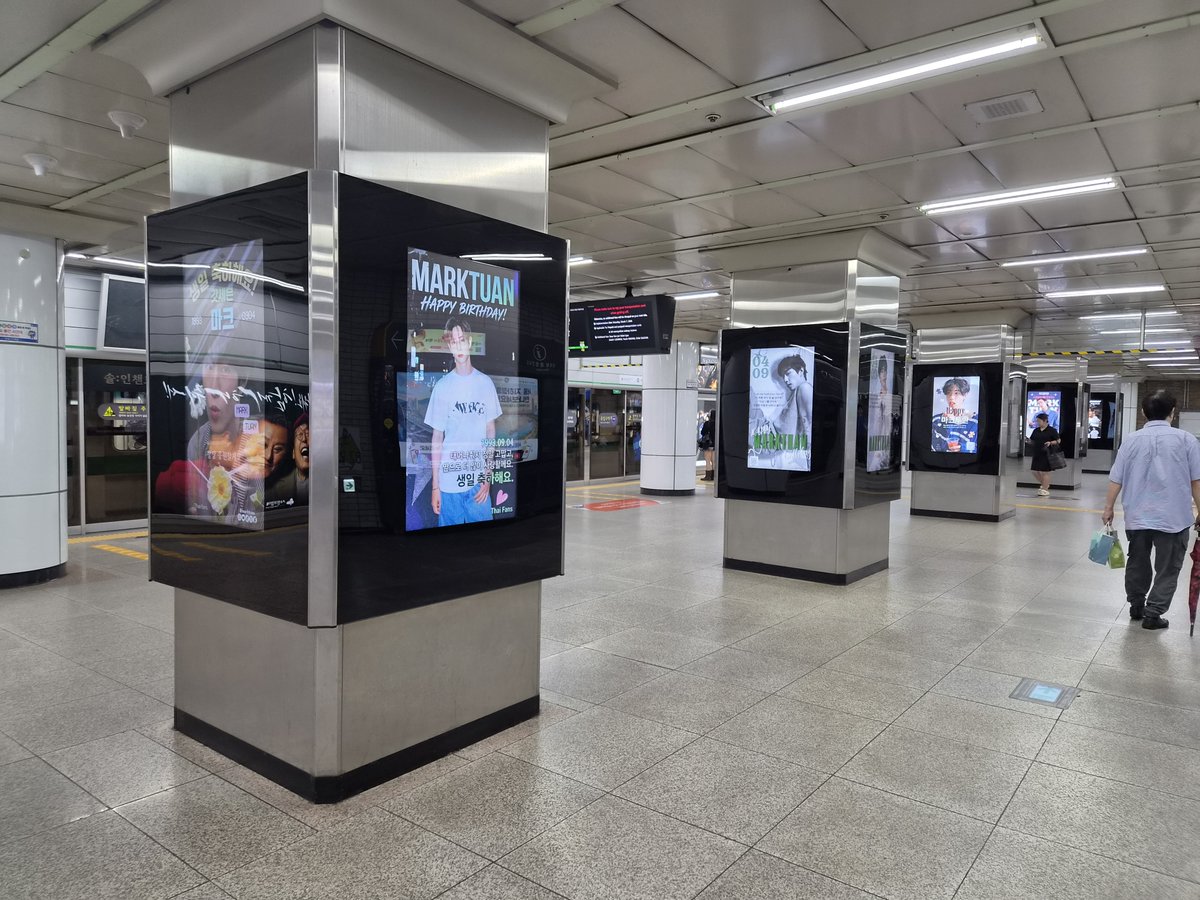 fanlaboratory's tweet photo. #MarkTuan #段宜恩 #มาร์คต้วน
#마크 #마크투안 #GOT7 #갓세븐
#MarkTuanBirthdayProject

🎂 MARK TUAN BIRTHDAY PROJECT IN SEOUL 🎊

마크의 생일을 축하하는 광고가 사당역에서 송출 중입니다! 🐰💚

📍서울 지하철 2호선 사당역 디지털포스터
🗓 26.9.01–9.15

@karakatemt
@marktuan 
@DNAmngmnt https://t.co/IY48HHHRvf