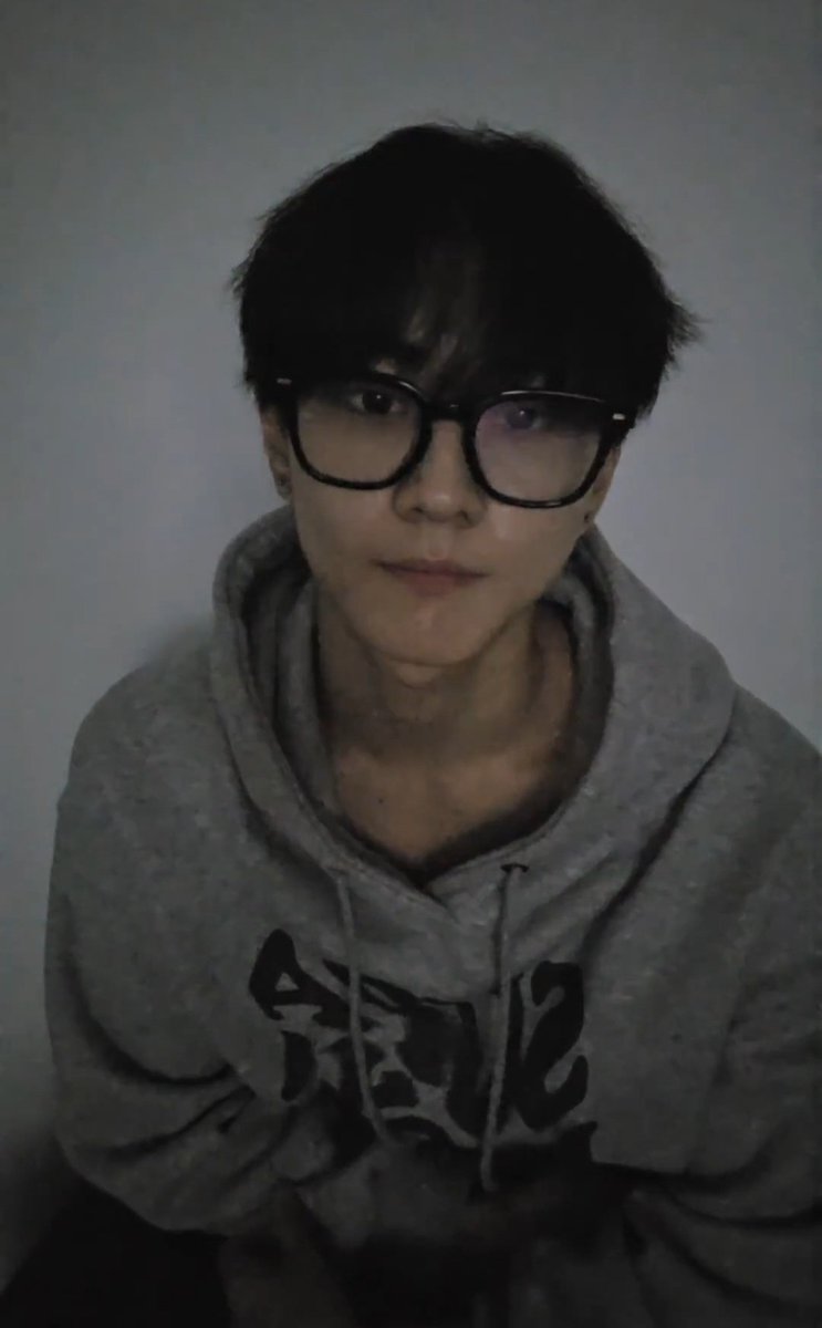RIKIBITTEN's tweet photo. 260908

:♡.•♬✧
Jungwon on his Weverse live today !! (1/2) 
#JUNGWON #ENHYPEN https://t.co/0qPtTf4dMM