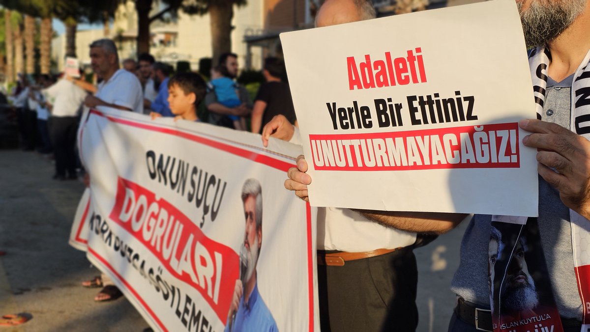 fhoncunesil's tweet photo. Kardeşlerimiz Yalnız Değildir!

Furkan Hareketi mensupları olarak bugün sabah saatlerinde Osmaniye Emniyeti tarafından şafak operasyonu ile haksız bir şekilde gözaltına alınan kardeşlerimizi yalnız bırakmıyor adliye önünde vefa nöbeti tutuyoruz! 

📍Osmaniye 

#OsmaniyeEmniyeti
Açıklamaya SafakBaskını
IfadeHürriyetine Darbe