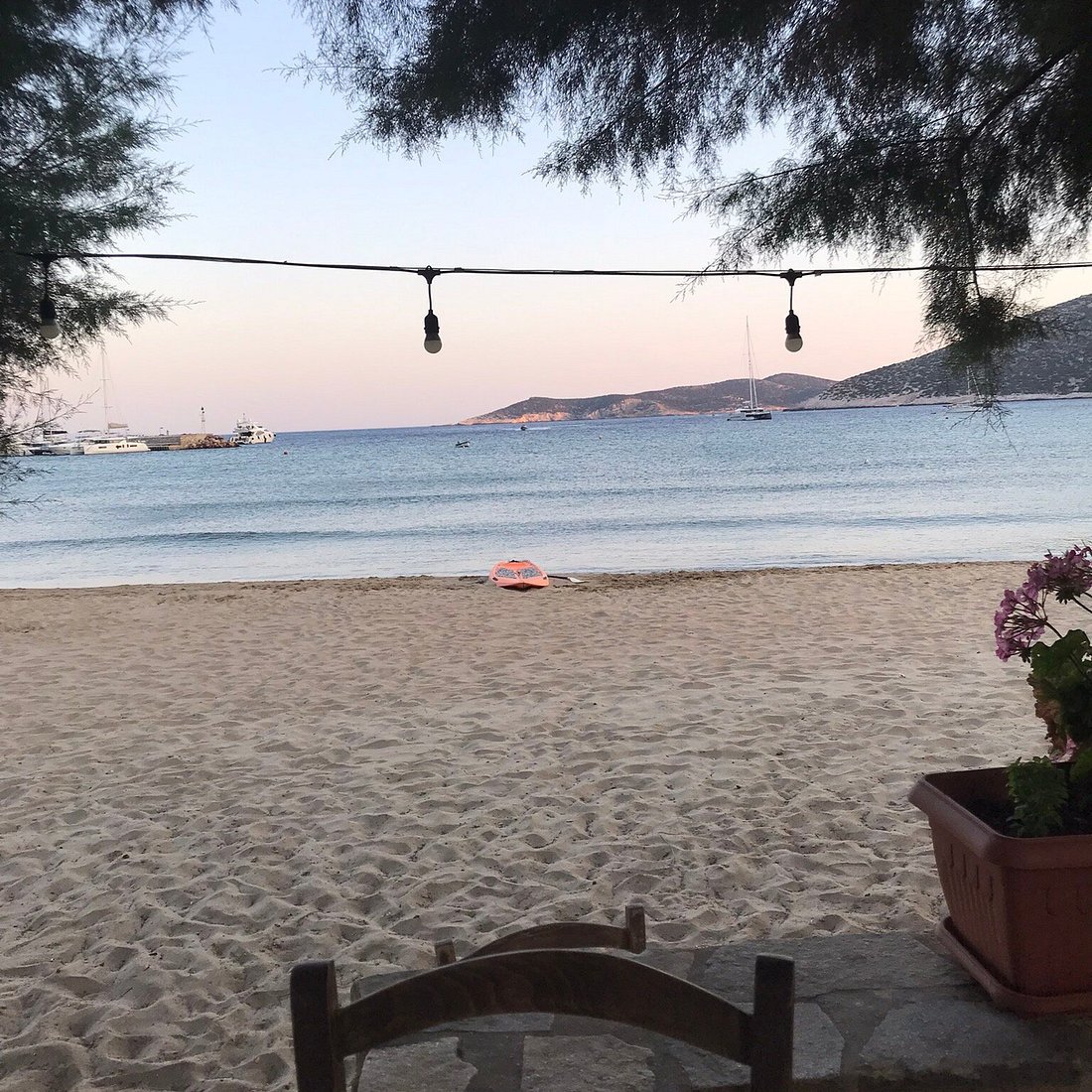 faten_Afm's tweet photo. المهم انها مسافره تان�� لليونان 
موجوده ب Alexandros Hotel Sifnos😁

يلا لعل وعسي هالمرة تعبرنا ببوست https://t.co/LgnBU1NTIp