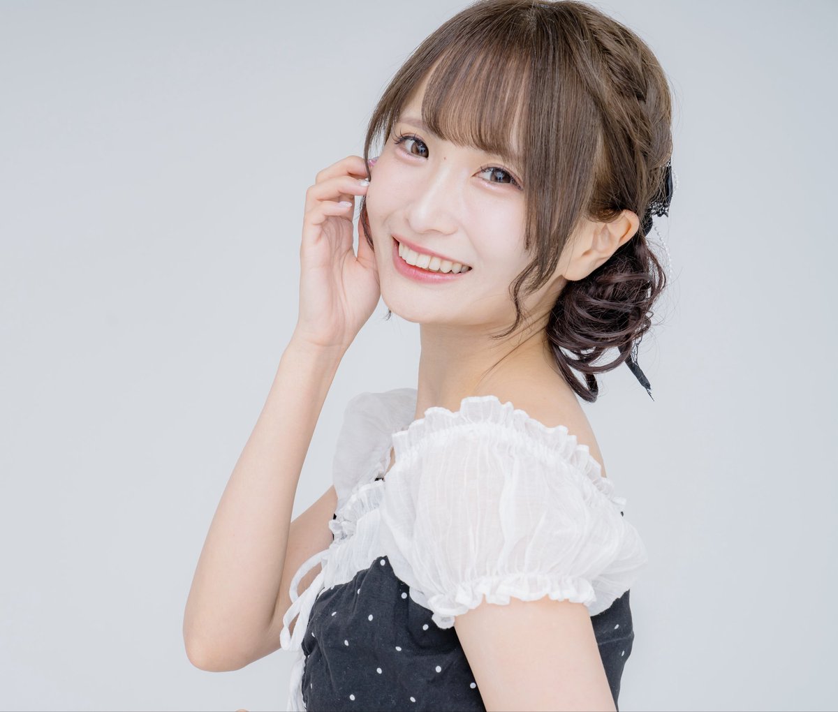 GO0324's tweet photo. サイドヘアより、顔の加工が気になる。

放プリはフライヤー、販売写真、ホームページ、もちろん宣材写真も顔を変える加工はしていない。

だから��さら変える必要もないというか、そのままの方が良い。地下アイドルっぽい顔に加工するのが不思議なんだよね。 https://t.co/O9oBUQJ4e2