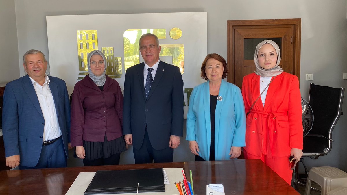 ismailerguness's tweet photo. Belediye Meclis Üyemiz Sn. Sevgi Bıyıklı’yı işyerinde ziyaret ettik. 

Misafirperverlikleri için teşekkür eder, bereketli kazançlar dilerim. https://t.co/CFmcnK1Sxv