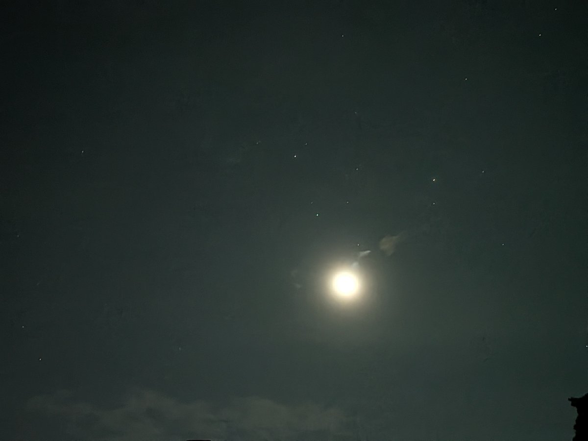SkiRunLift's tweet photo. Ooo crazy dark out this morning. Solid 4, warm, and route didn't have many potholes. ππΌ
I tried to get a Pic of the crescent moon. Apparently I don't know how. π€£
Pic 1 5:03am post run
Pic 2 5:45 am leaving for work
#4amRunClub #runner
#mondaymotivation https://t.co/9ePNfP3bPj