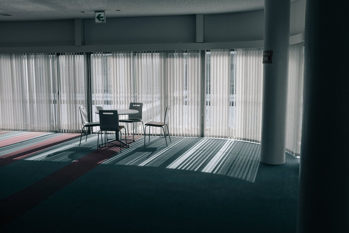 monono_16's tweet photo. 大学最後の1年間、ずっと構内で写真撮ってたの今でも良かったなって思ってるし、この頃 #X100F で撮ってた写真が今振り返っても一番好きかも知れない。 https://t.co/xbQy0jeGct
