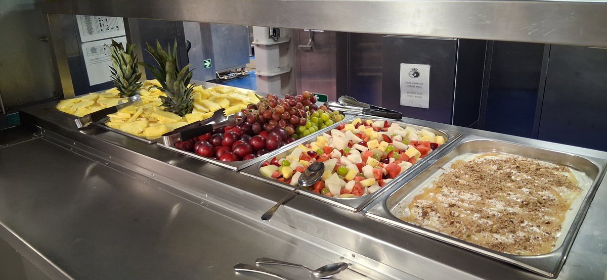 HMSQNLZ's tweet photo. @HMSQNLZ is trailling a new way of providing food to her crew. Personnel can eat at a time to suit them during the working day rather than at specified eating times giving maximum flexibility to the Ship's Company and aligning to modern feeding preferences. #RNChefs #RNLogistics https://t.co/1gXAYSJtsw
