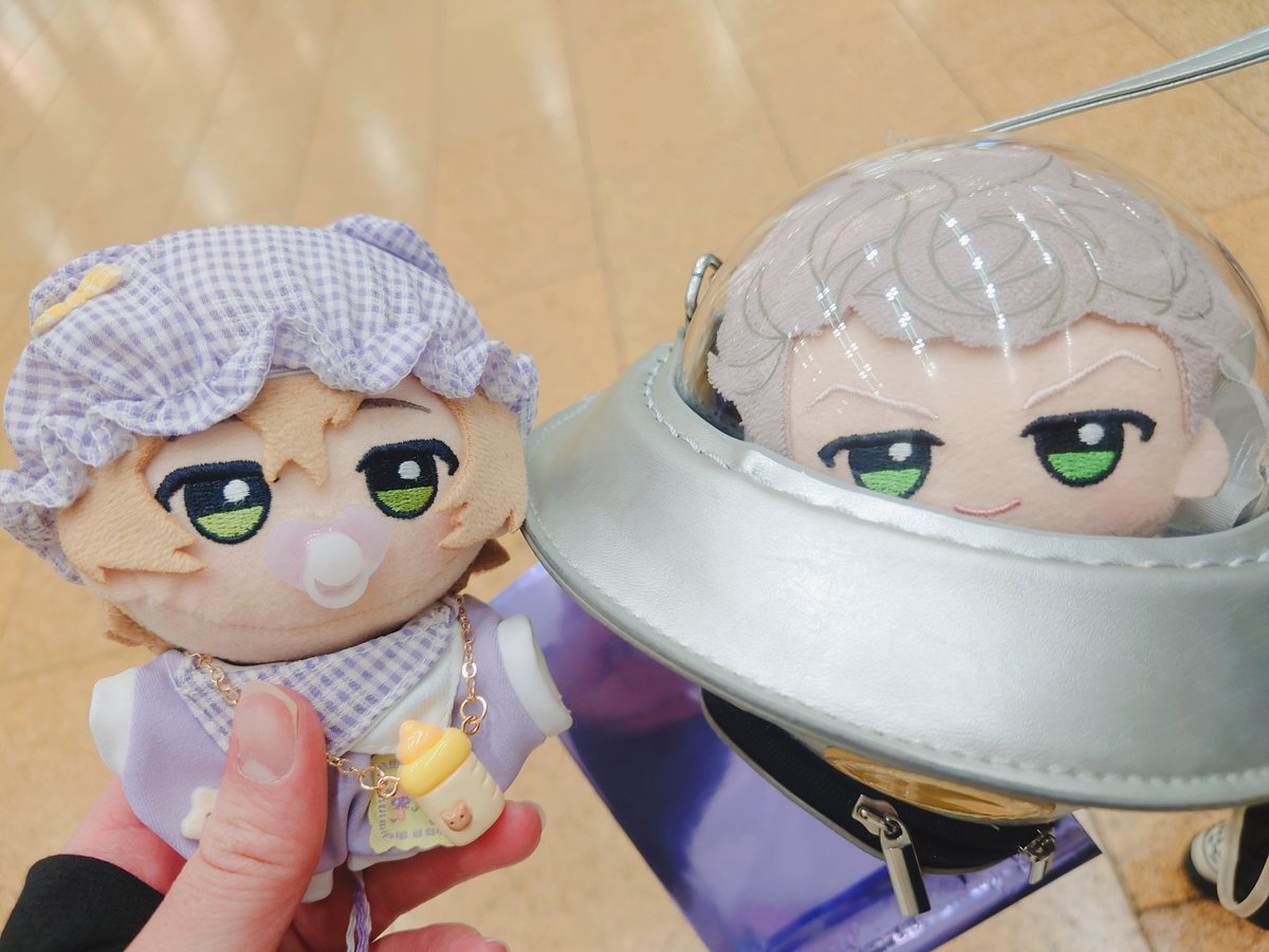 budou1521's tweet photo. いおちゃんに特典ブクロと交換してもらった❗☺️
まぼ、弁護士と撮ってもらえて良かったね～🥰️ https://t.co/takKOqSd3e
