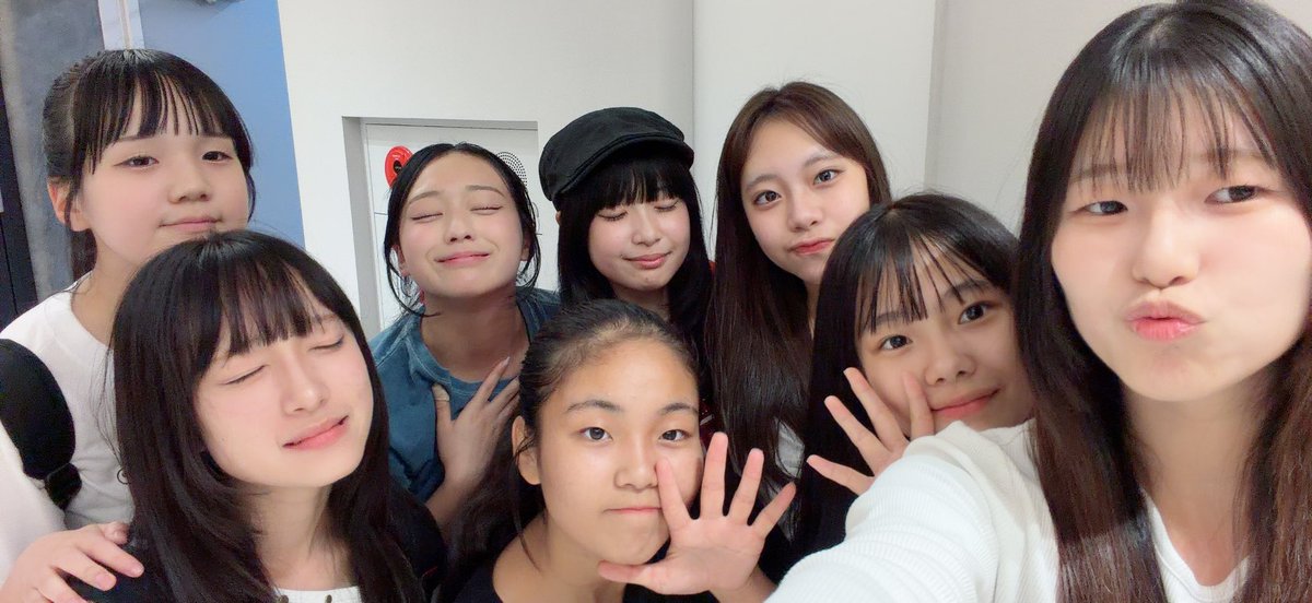 sopro__emi's tweet photo. やっほー
今日は帰る時に1年生のみんなと会ったから写真撮った🧝🏻‍♀️🧝🏻‍♀️🧝🏻‍♀️ https://t.co/sCyBKGISax