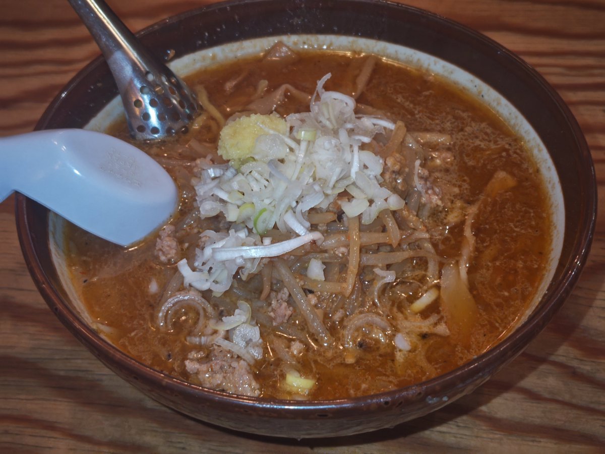 chiffon130's tweet photo. あと1週間ヤケドした指はこんな感
じなので  今夜は味噌ラーメン食べ
に🍜
帰りにチケット代払ってきた〜🎵 https://t.co/GP4Oa1YKL2