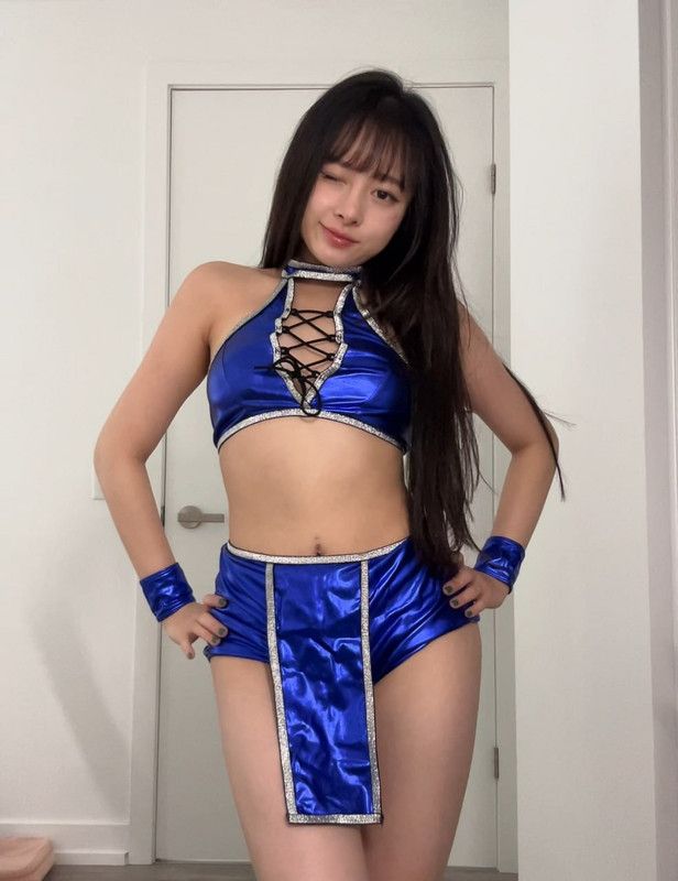 AngelAmySynn's tweet photo. sometimes i just want someone to distract me for a while https://t.co/FNdW7efB3J https://t.co/oYTYL9O2LK