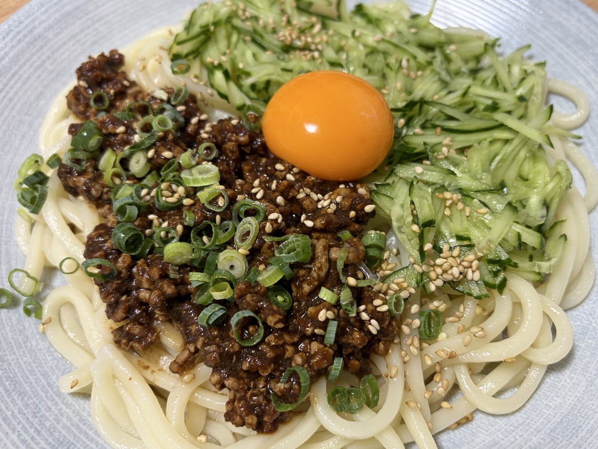 monkeyy12345's tweet photo. 先週は宮古島から離れられず、夜ご飯は宮古島で買ったもんとか肉味噌作ったからアレンジしたりしてた笑

じゅーしーもお優しい味やったし、ジーマーミ豆腐は2人ともまた食べたいって思うほど美味かったな😋島らっきょうの天麩羅も美味すぎてまた食べたいから島らっきょう買えるとこ探したいな https://t.co/23XB3Og6rQ