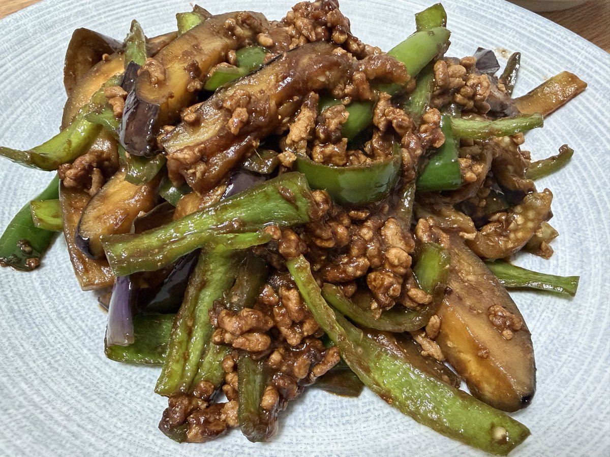 monkeyy12345's tweet photo. 先週は宮古島から離れられず、夜ご飯は宮古島で買ったもんとか肉味噌作ったからアレンジしたりしてた笑

じゅーしーもお優しい味やったし、ジーマーミ豆腐は2人ともまた食べたいって思うほど美味かったな😋島らっきょうの天麩羅も美味すぎてまた食べたいから島らっきょう買えるとこ探したいな https://t.co/23XB3Og6rQ