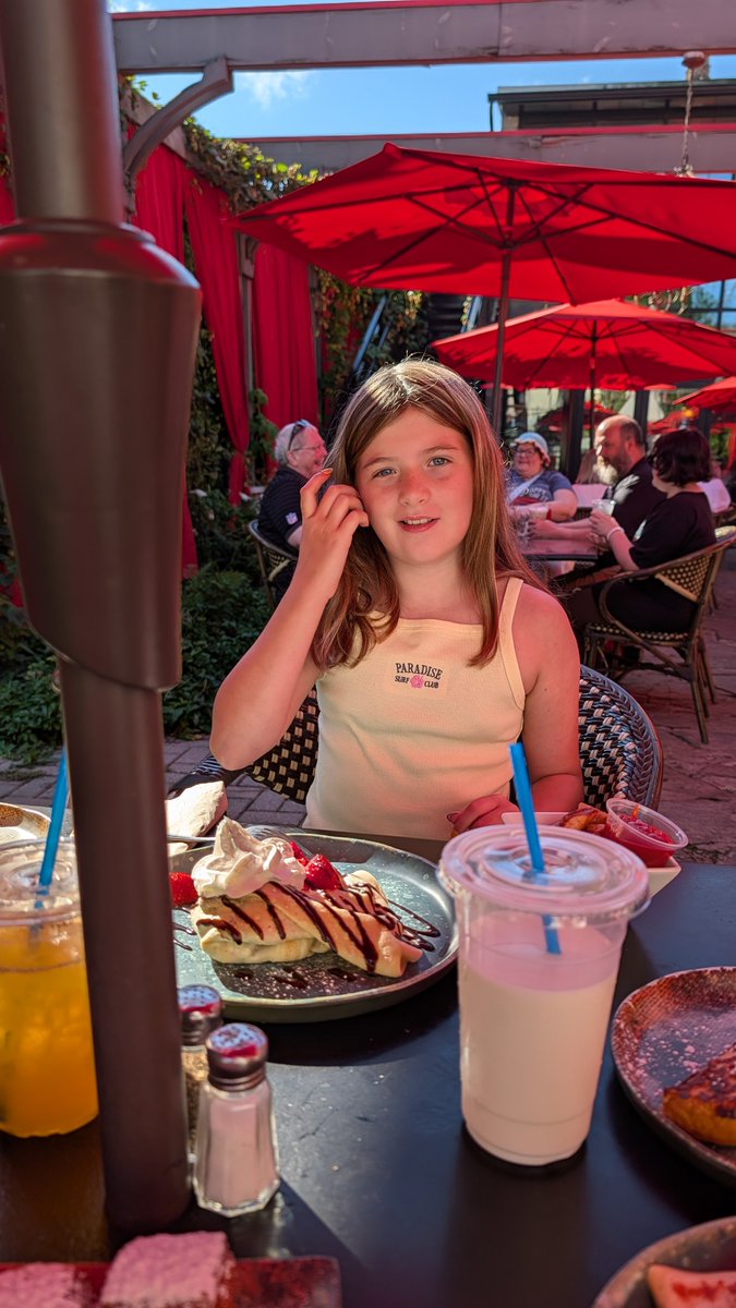 PhotoLightner's tweet photo. Call us obsessed #crepes #hollidaysburg https://t.co/Cyz9PjJGjq
