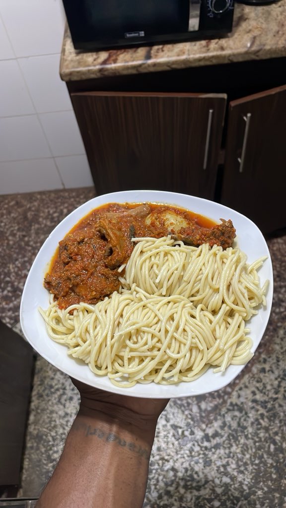 benueboypj3_'s tweet photo. Best way to eat pasta by the way 🍝 🤭
#justhavestew https://t.co/1h2rv6EeqT