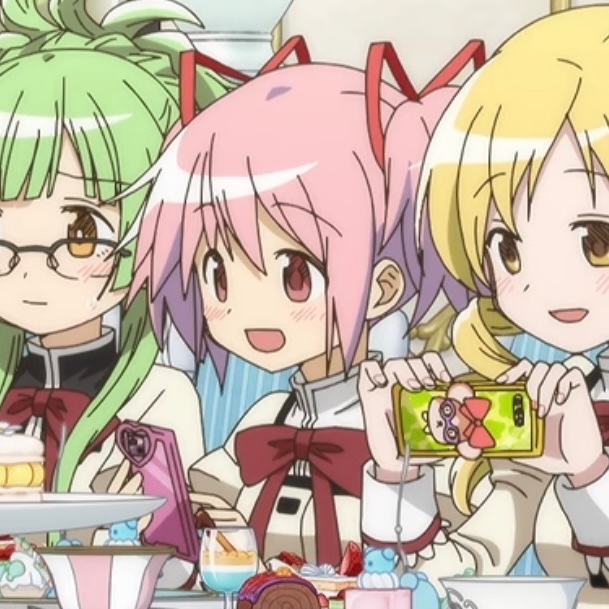 mymadokaa's tweet photo. MADOKA CRUMBS IN THE NEW PV 😭🩷🩷🫶LOOK AT HER LITTLE HEART PHONE CASE ??? TOO CUTE https://t.co/nBE8olR55g