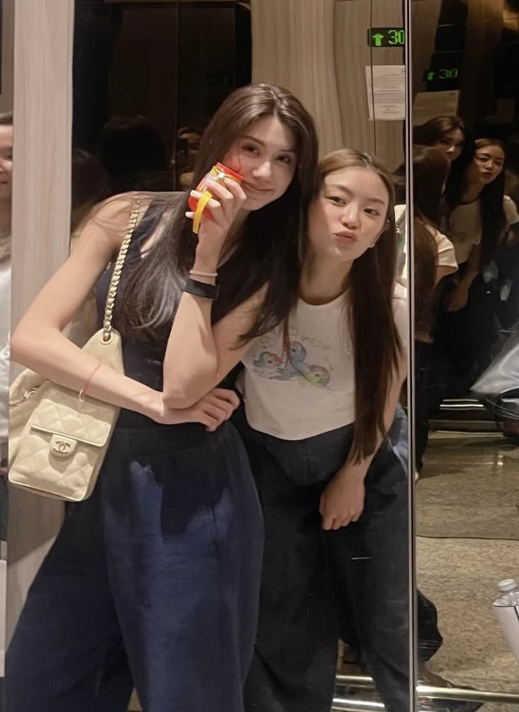mlformiulena's tweet photo. GIRLFRIENDS ARE TOGETHER TODAY 👯‍♀️

#ลีน่าหมิว #LenaMiu https://t.co/UjbUQ2w8gp