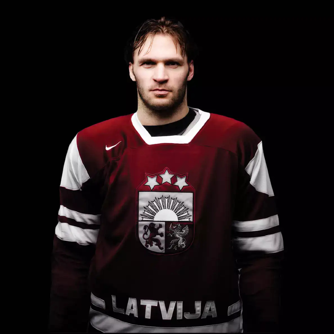 zemledus's tweet photo. 15 gadi bez Dzelzs vīra... 💔

Viņam bija tikai 37 gadi… 2011. gada 7. septembrī Jaroslavļas “Lokomotiv” komanda devās ceļā uz sezonas pirmo spēli Minskā, taču galamērķi nesasniedza. Katastrofā kopā ar komandu bojā gāja arī Skrastiņš. 🕯️ https://t.co/KDKi5aPzXr