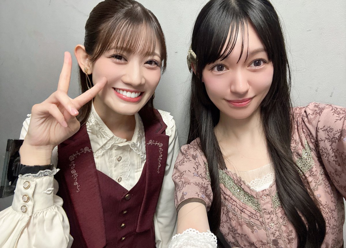 rijumurahoshi31's tweet photo. #コトバノコトバ
ワージュ役 #秋本帆華 ちゃん!
今回もご一緒させていただけて嬉しかったです✨ワージュの優しさ溢れるお声が素敵でした。

ダーニー役 #古仲可奈 さん!
朗読劇で初めてご一緒できまして、楽屋でお話しできてSuicaのキャラクターのシールもくださって嬉しかったです✨ https://t.co/EJjnOzytPE