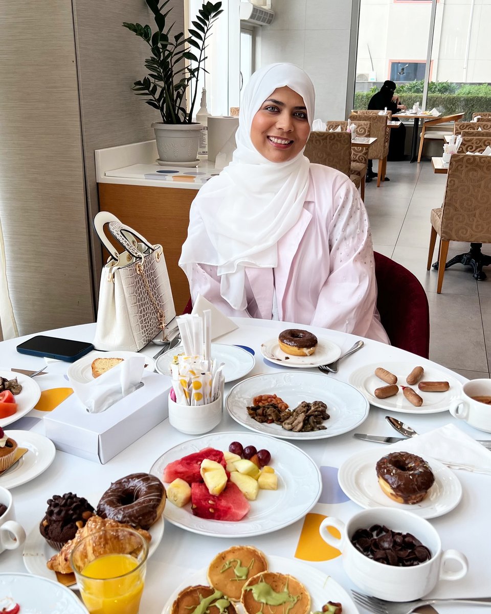 KemberlyVaex's tweet photo. Not a cheat day, just a treat day for the soul. Savoring every bite of this amazing breakfast at @novoteljazan because life’s too short not to enjoy what you love. https://t.co/dZ8oc5pYAe