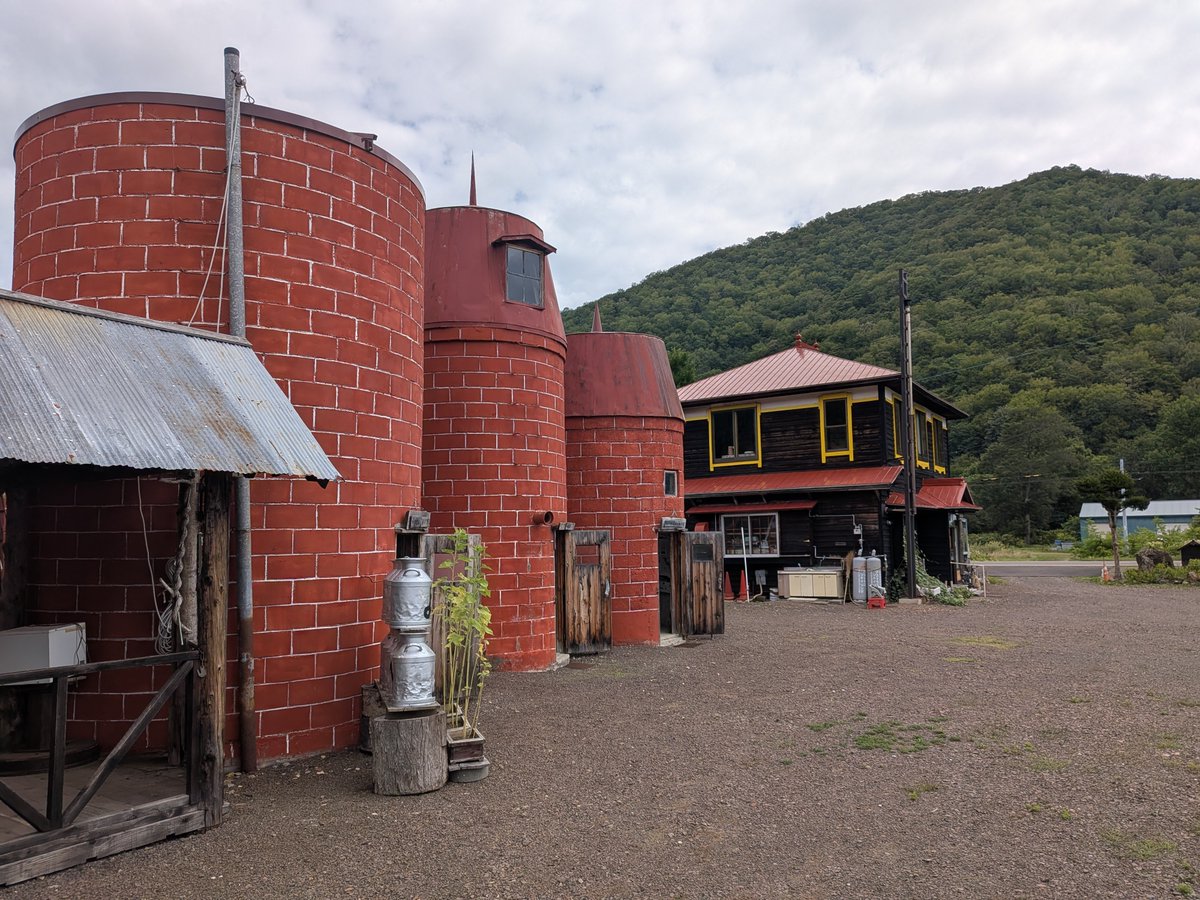 rintauros's tweet photo. ハイブラシル三名と楽器たち、無事に東京に戻ってきました。今回も素晴らしいメンバーに恵まれ、ひたすら幸せな日々でした。ありがとうございました！ https://t.co/QgadfOlkJP