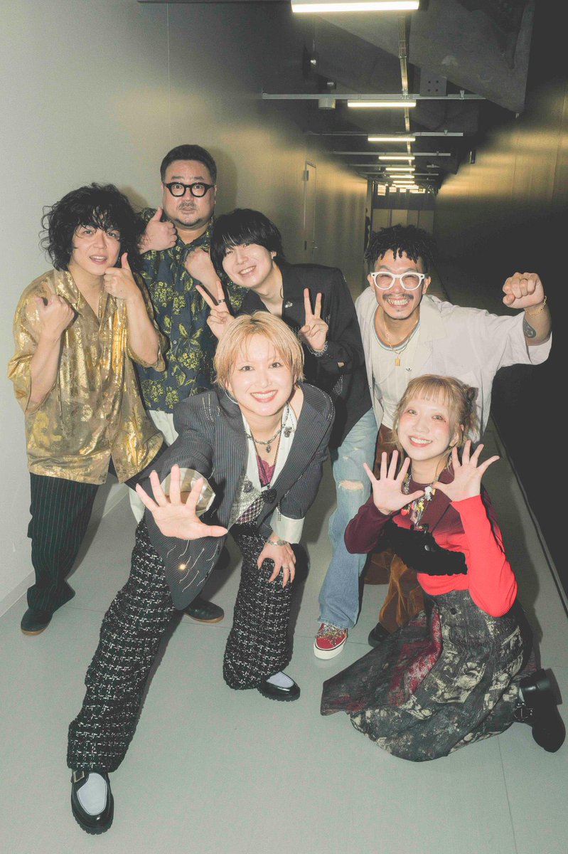 TaigaIgari's tweet photo. 礼賛5周年記念公演にて、サーヤさんと川谷絵音さんにTaiga Igariをご着用いただきました。
サーヤさんは、ジャケットとパンツを。
川谷絵音さんは、全身！靴まで。
改めて5周年おめでとうございます💐
#礼賛 #TaigaIgari https://t.co/b35IySoyqd