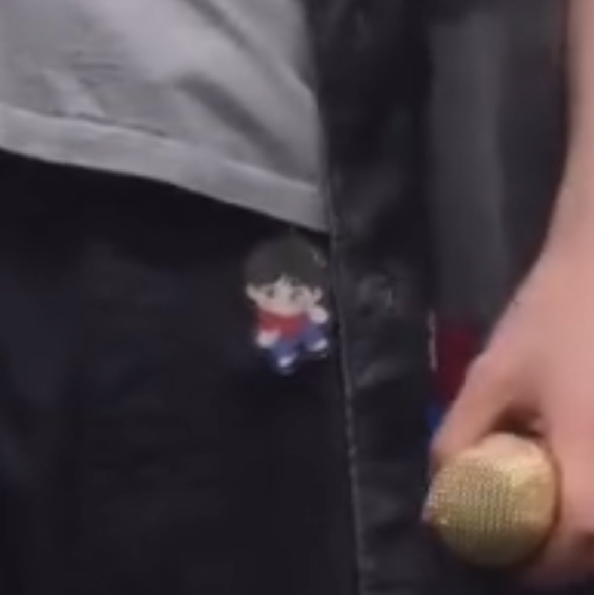 koobwikrunch's tweet photo. omg u guys !! i just noticed something so cute on one of jk’s outfit details ☺️ he has a little chibi keyring hanging from his pants that’s literally referencing his baby photo 🥹 how can u look at this and not say “baby” https://t.co/b0mfBZfZDN