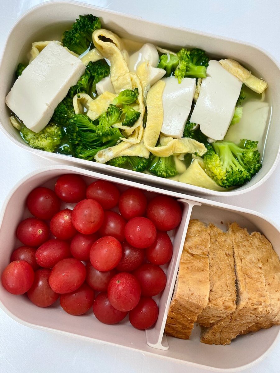 G4495941590's tweet photo. [Just had the most cozy weekday lunch: creamy tomato basil soup paired with a crunchy whole-grain sandwich. Perfect little pick-me-up to power through the rest of the workday!]， https://t.co/TFI2auHwDY