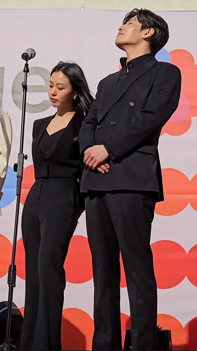 VERYR0CKSTAR's tweet photo. the hottest kdrama pairing ever https://t.co/PaiRihEmYz