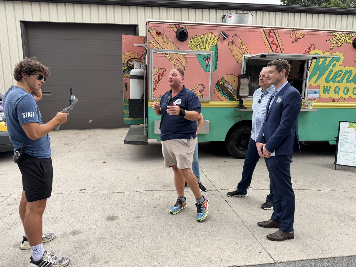 keithhoffmann's tweet photo. Great day out on the campaign trail with @PFNeronha! https://t.co/AUkllA62V5