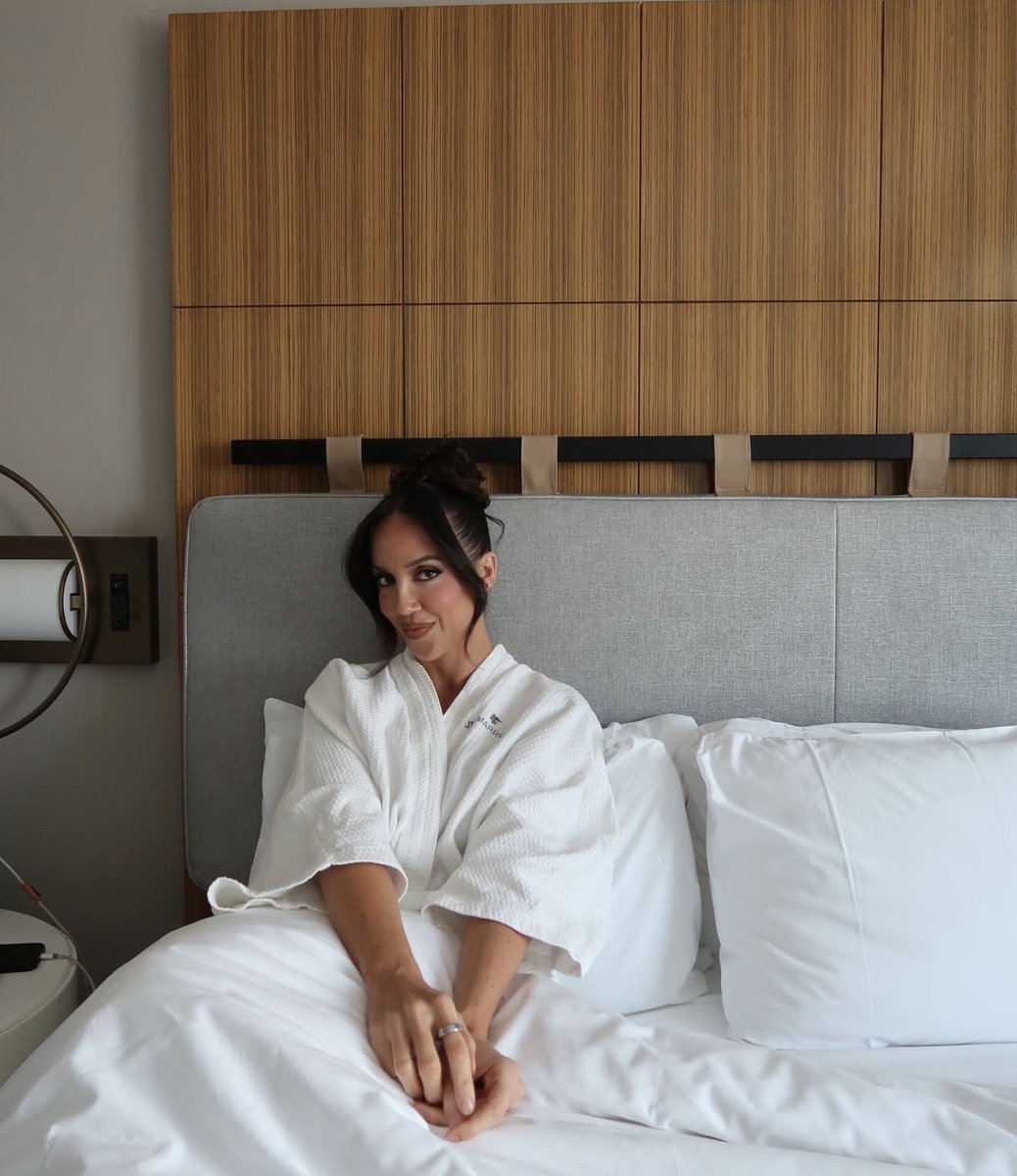 DRIPPEDINGREEN's tweet photo. Waking up with you. 🥰 https://t.co/FQksK85nFX