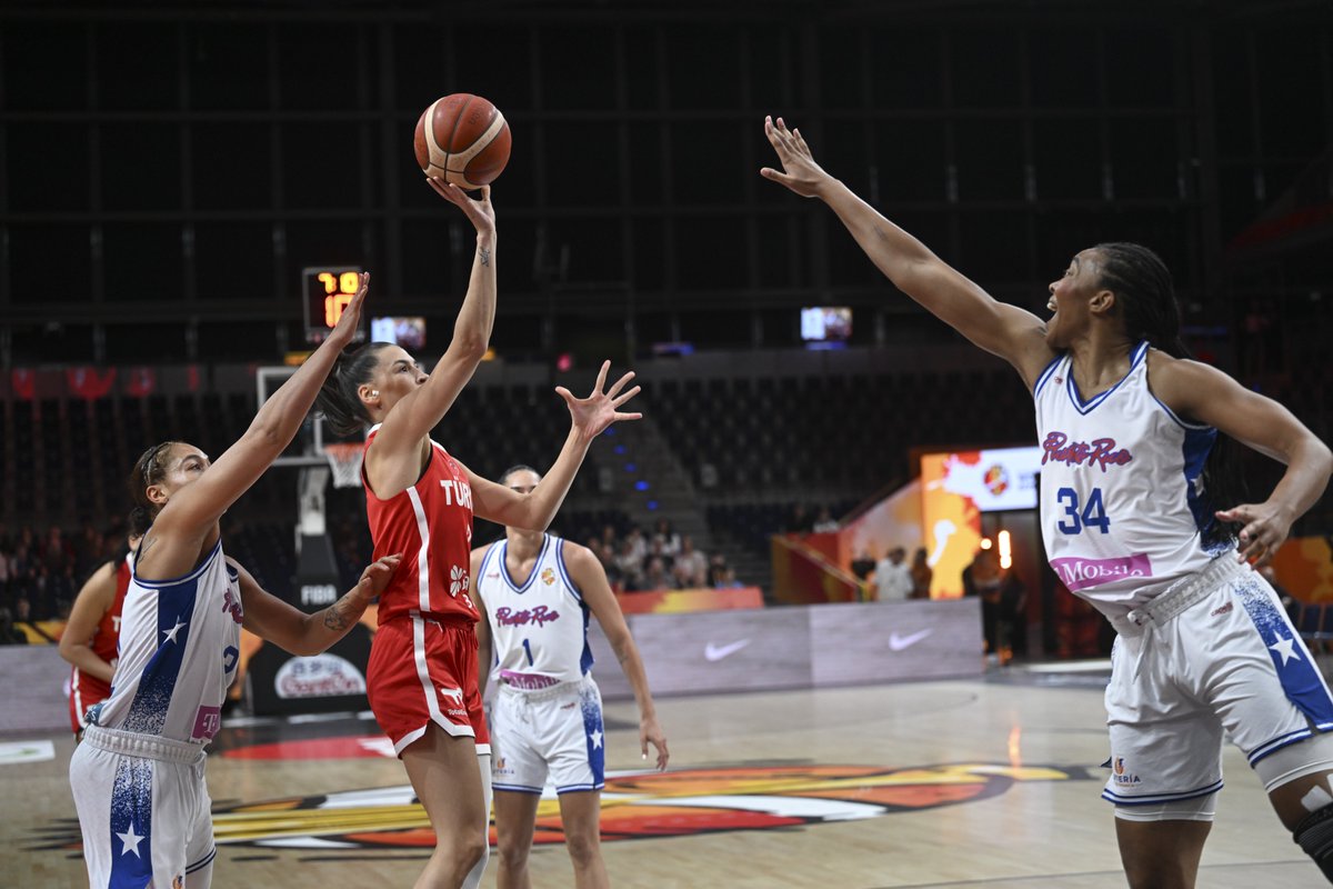 onedio's tweet photo. A Milli Kadın Basketbol Takımı, FIBA 2026 Kadınlar Basketbol Dünya Kupası’ndaki üçüncü maçında Porto Riko’ya 75-71 mağlup olarak turnuvaya veda etti. https://t.co/nGEQKkPLQ2