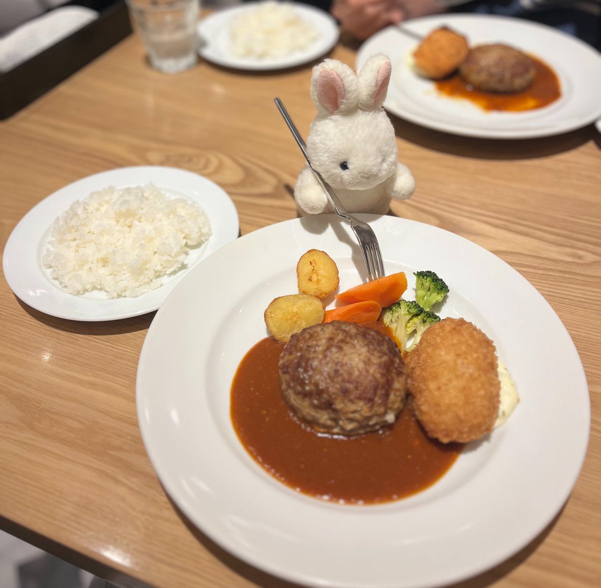 usatan0141's tweet photo. 映画をみてご飯を食べてきたね、うたたん https://t.co/ZBKdDea8XS