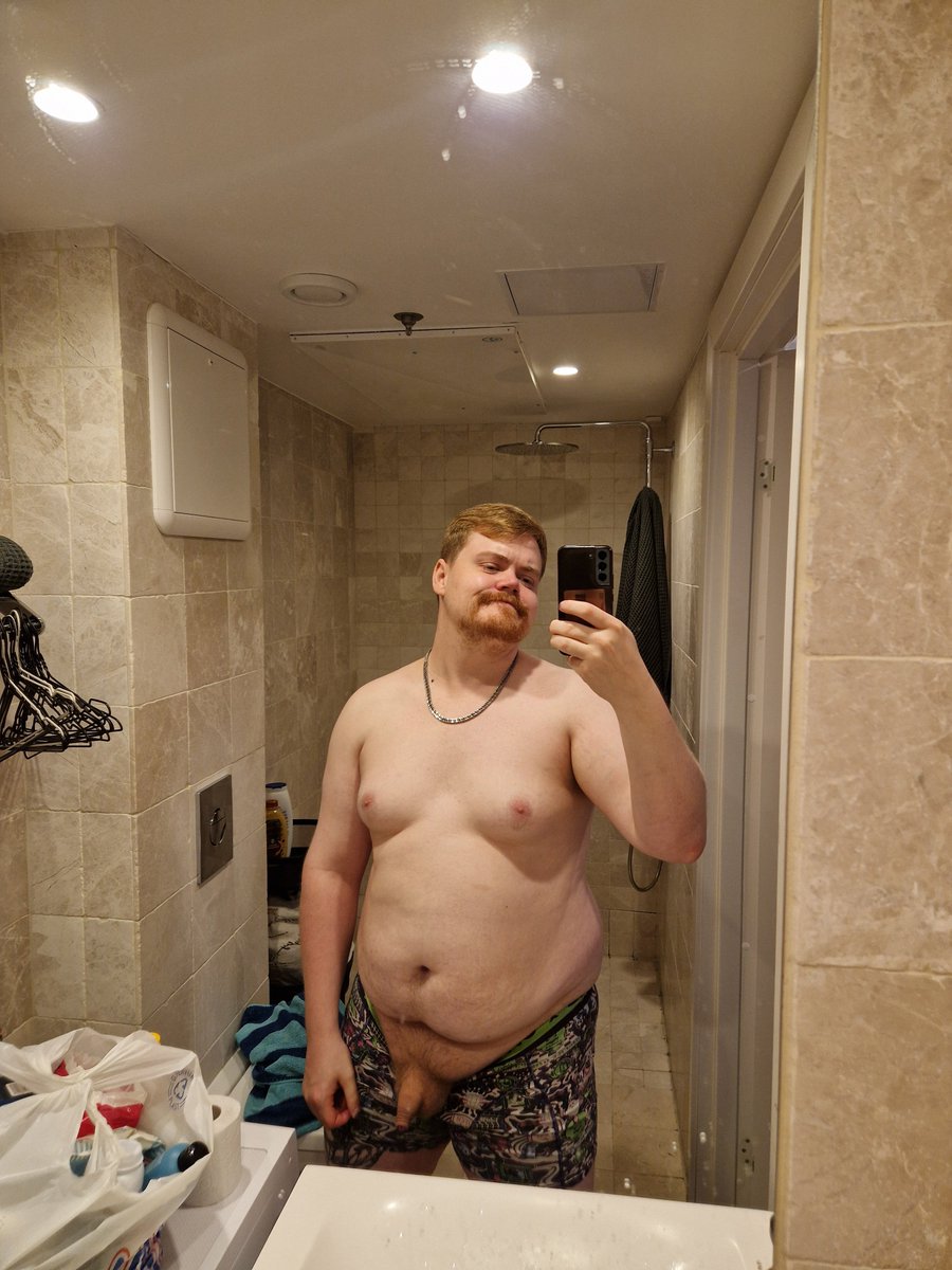 Bunsfordinner's tweet photo. New apartment, new mirror and it's huge. Can't wait to finish setting things up https://t.co/YqK6yUXtx5