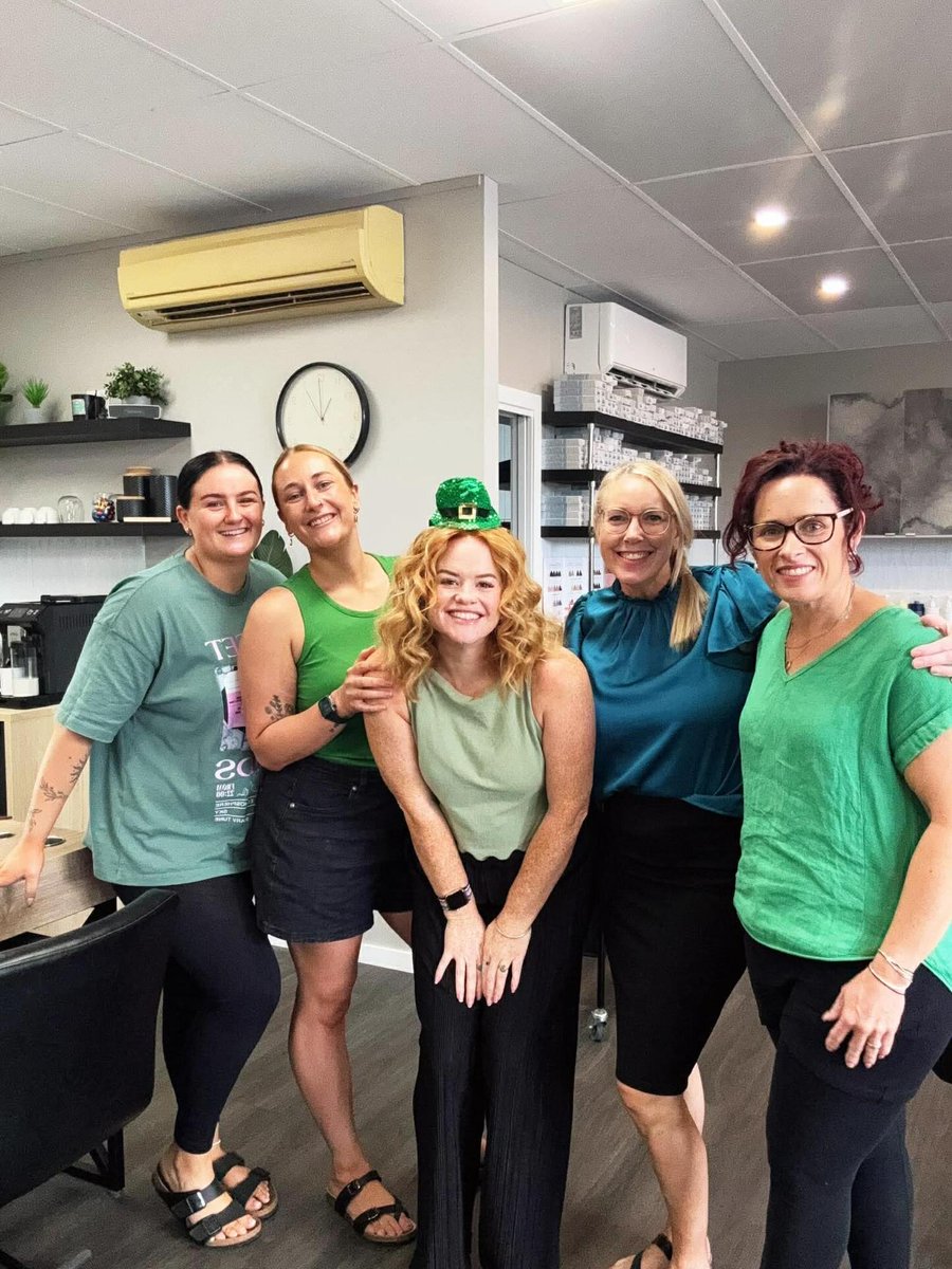 BarbieCont2t's tweet photo. Lucky vibes, boss babes, and next-level hair. That’s how we do it. Happy St. Patrick’s Day. https://t.co/OJxBhJTcHl