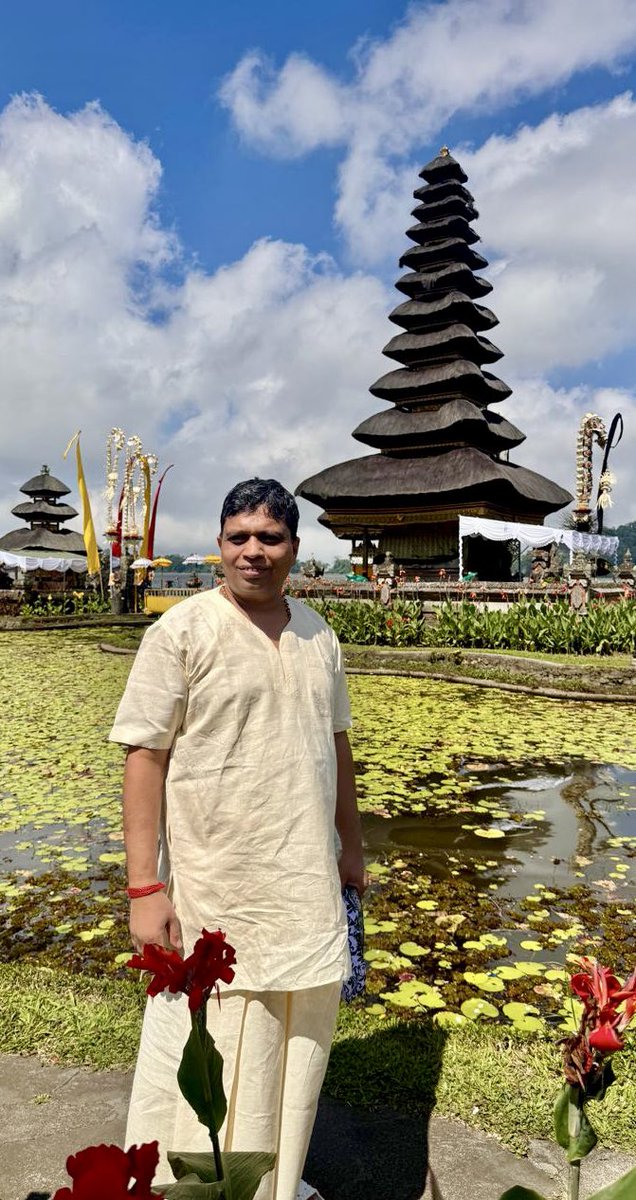 Ach_Balkrishna's tweet photo. विगत 15 वर्षों से एक झूठे मुक़दमे में फंसाकर अपमान एवं अपयश व मानसिक प्रताड़ना में झोंककर भीतर तक तोड़ने का असफल प्रयास किया,अंततः ईशवरीय कृपा, गुरुसत्ता,बड़ों के आशीर्वाद एवं आप सब के प्रेम, प्रार्थना व सद्भावनाओं से CBI न्यायालय द्वारा सत्य की विजय हुई | आप सबकी सहृदयता, प्रेम व आशीर्वाद के लिए हृदय की गहराइयों से कृतज्ञता व प्रणाम @yogrishiramdev 
#आचार्यबालकृष्ण
#AcharyaBalkrishna #CBICourt #CBI #CBIUpdates #CourtVerdict #CourtDecision #न्याय #Justice #JusticePrevails #SatyamevJayate #सत्यमेवजयते #SatyKiVijay #सत्यकीविजय #TruthPrevails