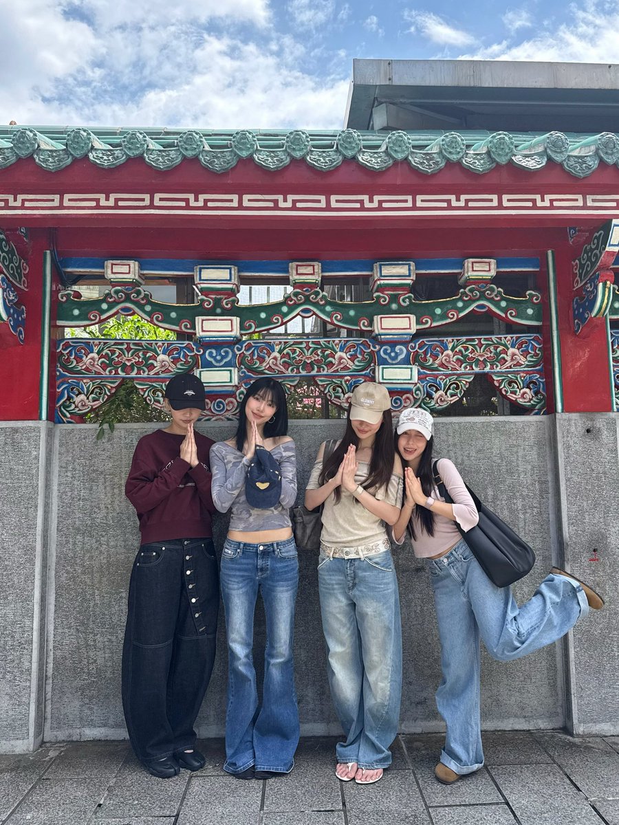 janhaefanpage's tweet photo. JANHAE UPDATE 💜   

🖇️ https://t.co/dR1qQRk6v7

JJJ KPCZ SO HOT IN TAIPEI
#EnemiesWithBenefits1stFanmeetinginTaipei
#JANJINGJING #JANHAE #JANIVERSE https://t.co/bzCvDPqVDf