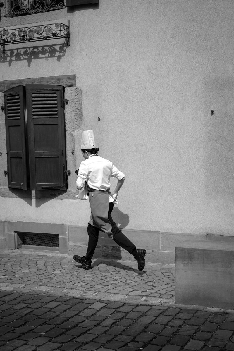 christof_tim's tweet photo. Under pressure...
#x100f #fujilove #streetphotography #23mm #Kayserberg https://t.co/ks37uNuPOE