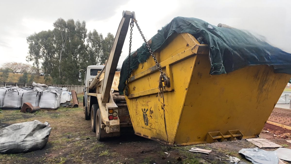 City_Ekurhuleni's tweet photo. Mfihlweni Cemetery and Ethafeni.

📍#Nigel
Teams are conducting litter picking and cleaning in the Nigel CBD, while waste management operations continue at the Nigel Transfer Station.

📍#Thembisa &amp; Surrounding Areas
Waste collection and litter picking are also https://t.co/WtS0tcpyTw