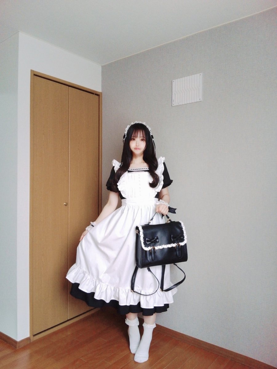 xxxticktackxxx's tweet photo. しまロリを楽しく着よう。
普段あんまりロング丈着ないけどしまむらだと軽率に手を出せる。
メイド感強いがしまむらなので私服という建前が通るはずだ。そうに違いない

ワンピース #しまみさ
エプロン #しまmisa
バッグ #しましろ
お袖留め　自作
ヘッドドレス　多分中国のブランド https://t.co/JtNVEvKPTv