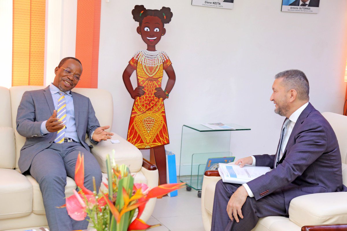 unfpa_benin's tweet photo. 🇧🇯De la santé maternelle au développement des jeunes, les Volontaires ONU mettent leurs expertises au service des priorités.

@ToilyKurbanov, Coordonnateur Exécutif de UNV, a échangé avec Dr Richmond Tiemoko, Représentant de @unfpa_benin, sur la contribution des 9 Volontaires ONU https://t.co/ff9V9ELwy3