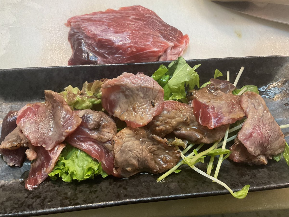 misago_nerima's tweet photo. ありがとうございます。みさご食堂です。まぐろ頬肉炙り、超まぐろ丼です。本日もありがとうございました。　#練馬海鮮　#桜台グルメ　#練馬まぐろ　#まぐろ好き　#煮魚定食　#海鮮居酒屋　#魚好き　#まぐろ料理 https://t.co/x95HwYTtnO